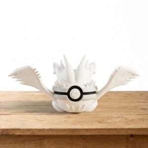 0643 Reshiram Poké Ball